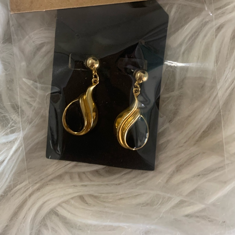 Stylish Gold Teardrop Earrings